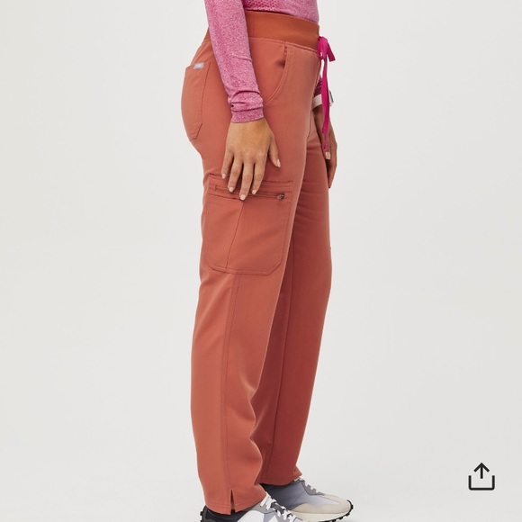 Figs XS-T High-Waisted Yola Scrub Pants - Picture 4 of 6
